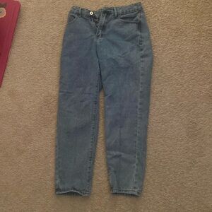 medium wash mom jeans